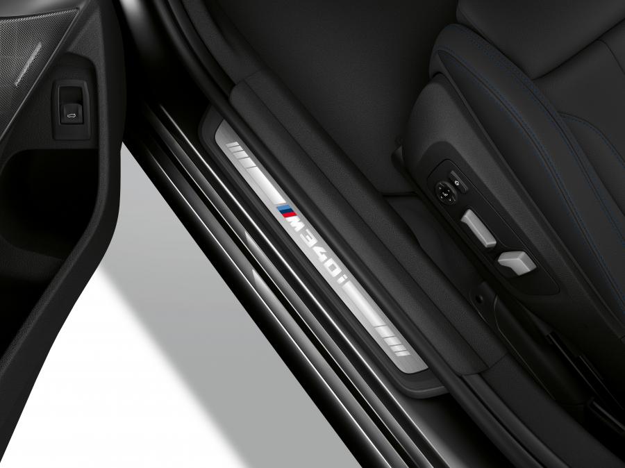 Детали интерьера BMW M340i xDrive (G20) 2019 года  (WW) (фото 11 из 111)